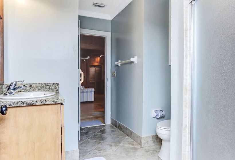 Charming Oceanfront Beach House By Redawning