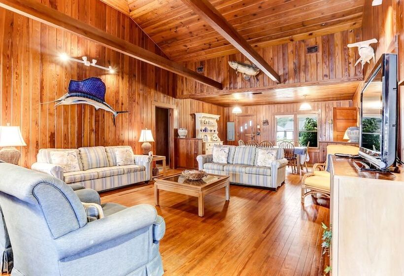 Charming Oceanfront Beach House By Redawning