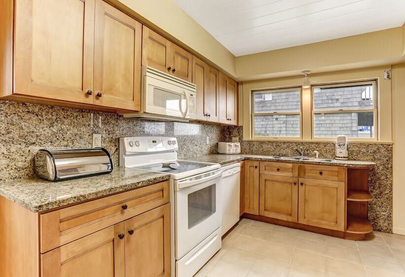 Charming Oceanfront Beach House By Redawning