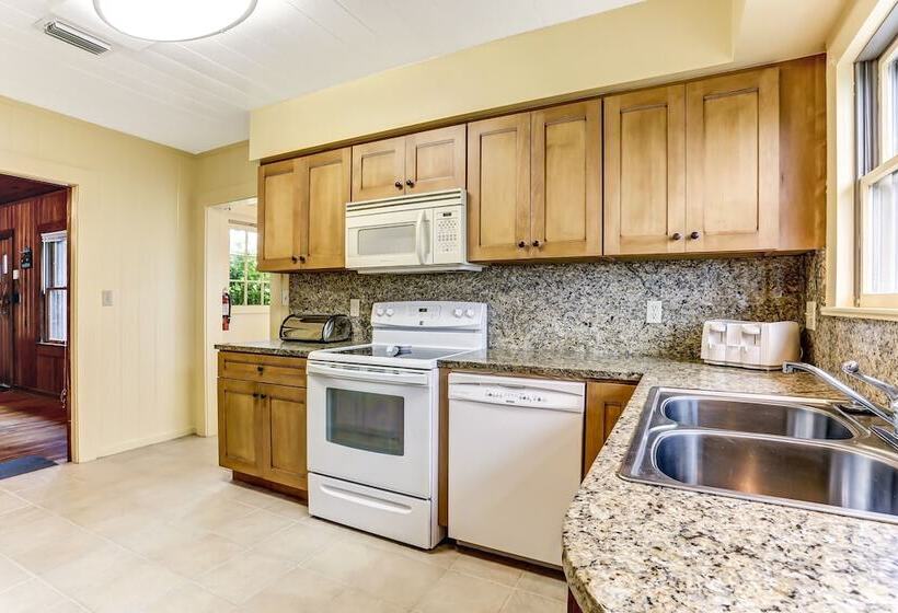 Charming Oceanfront Beach House By Redawning