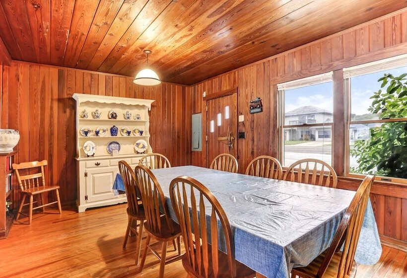 Charming Oceanfront Beach House By Redawning