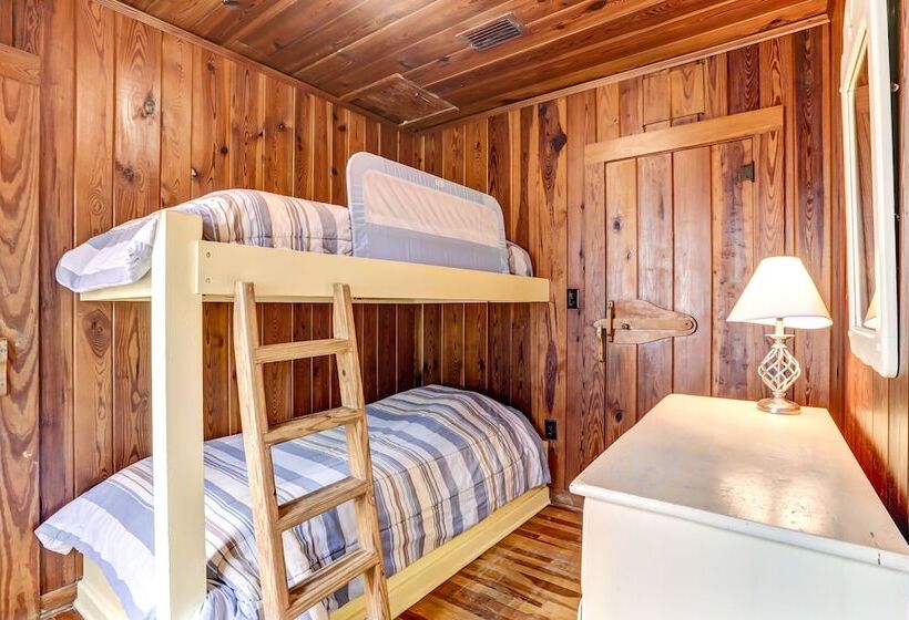 Charming Oceanfront Beach House By Redawning