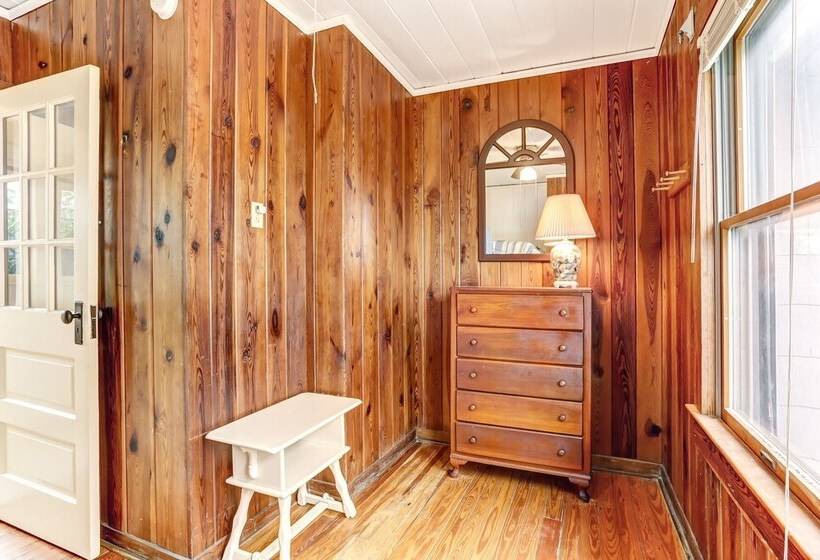 Charming Oceanfront Beach House By Redawning