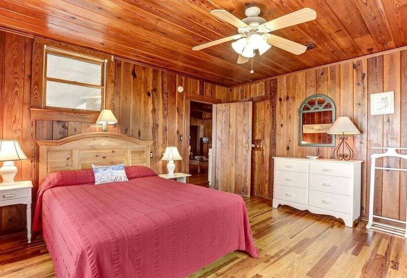 Charming Oceanfront Beach House By Redawning