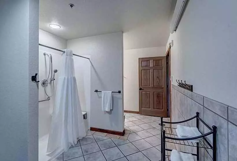 هتل Canyon Lake Resort