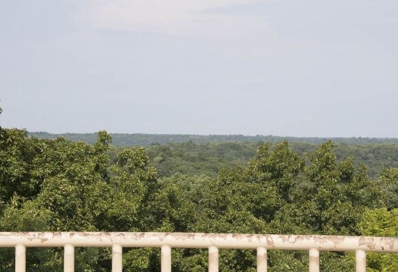 ホテル Giant City Lodge