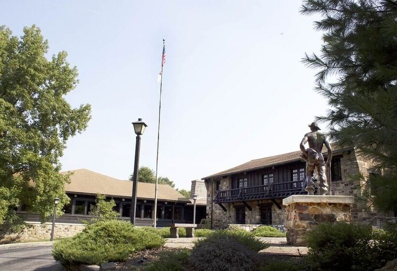 ホテル Giant City Lodge