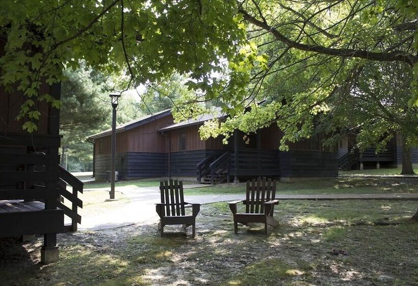 ホテル Giant City Lodge