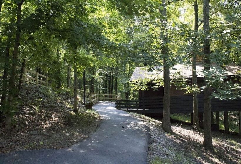 ホテル Giant City Lodge