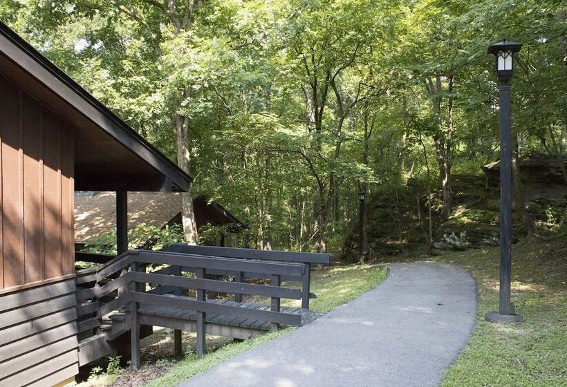 ホテル Giant City Lodge