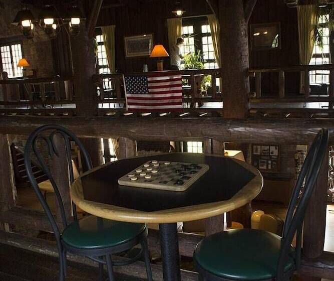 ホテル Giant City Lodge