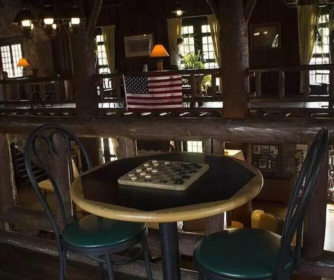 Hotelli Giant City Lodge