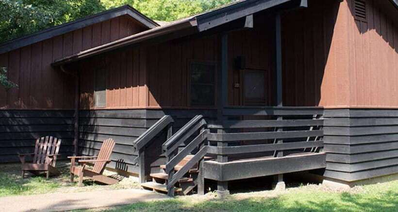 ホテル Giant City Lodge