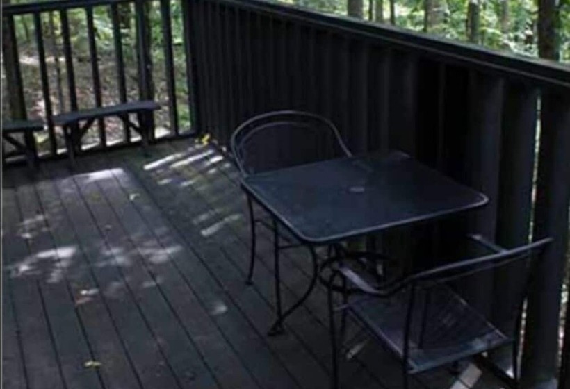 ホテル Giant City Lodge