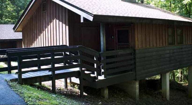 ホテル Giant City Lodge