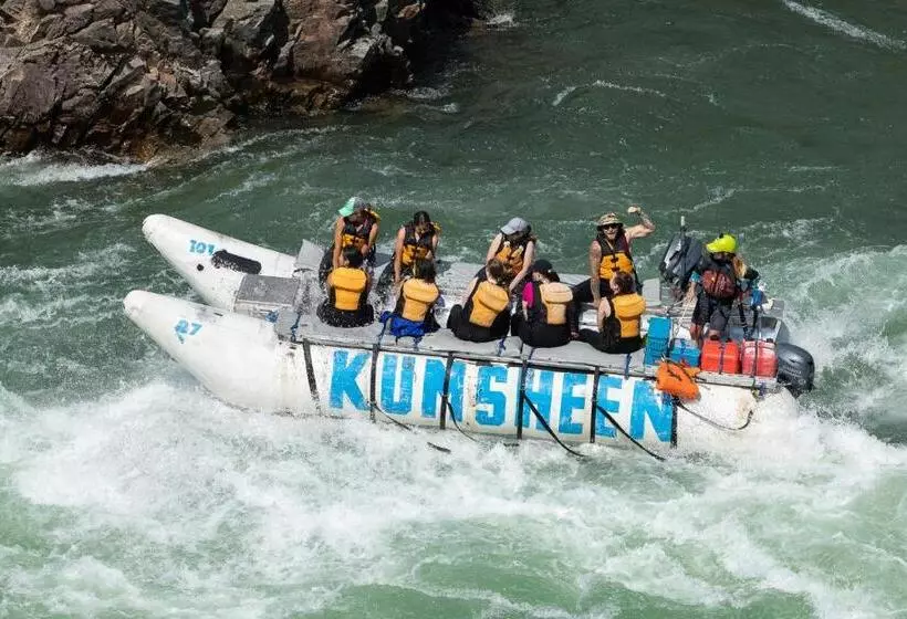 Hotelli Kumsheen Rafting Resort