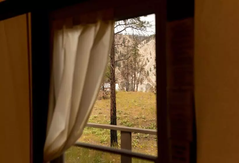 Hotelli Kumsheen Rafting Resort