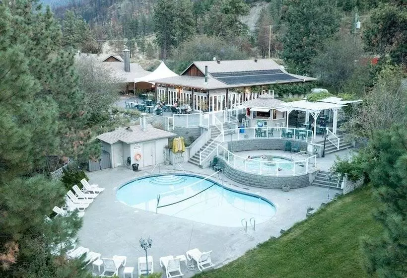 Hotelli Kumsheen Rafting Resort