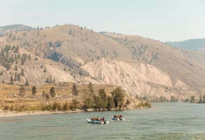 Hotelli Kumsheen Rafting Resort