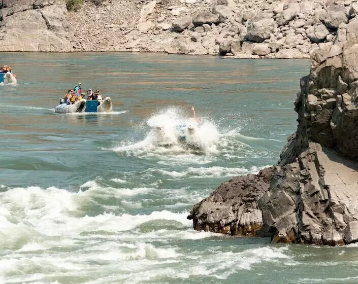 Hotelli Kumsheen Rafting Resort