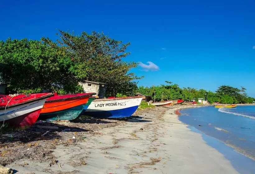 هتل Villa Juanita