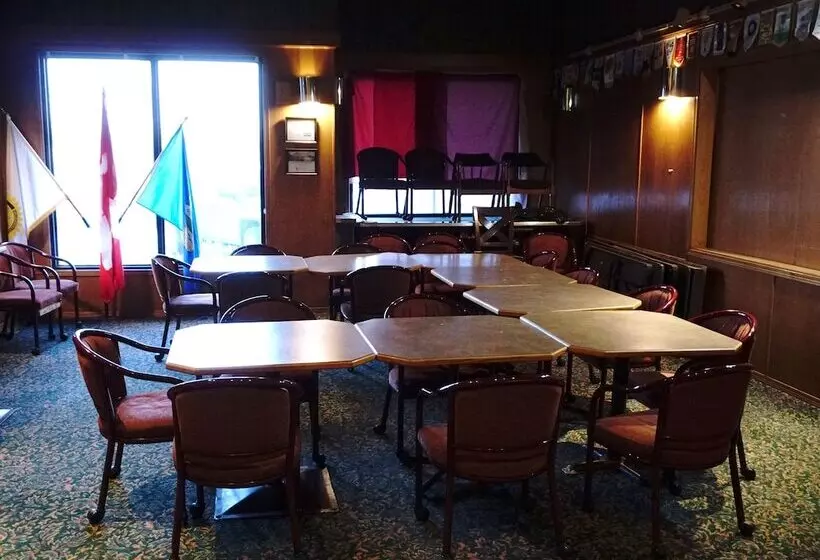 Motelli The Ritz Cafe And Motor Inn