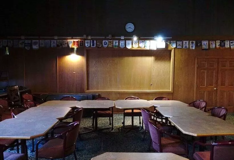 Motelli The Ritz Cafe And Motor Inn