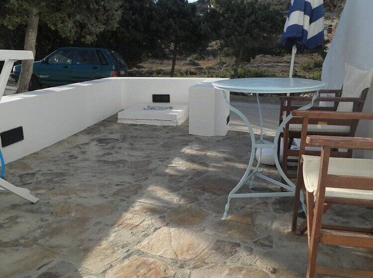 بنسيون Kavalieros Studios