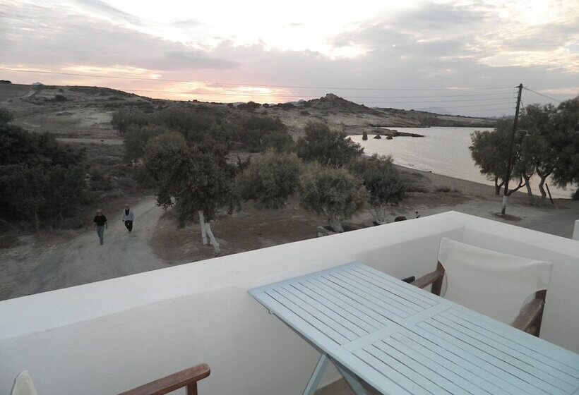 بنسيون Kavalieros Studios