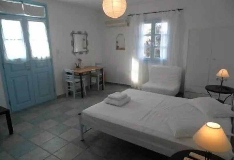 ペンション Kavalieros Studios