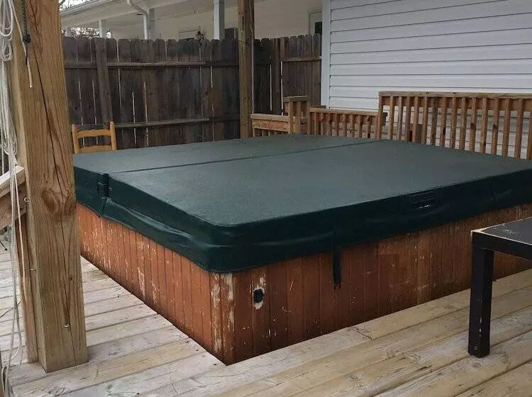 Scully S Manistee Outpost Motel