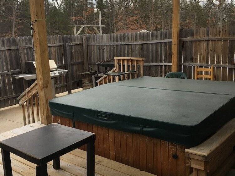 Scully S Manistee Outpost Motel