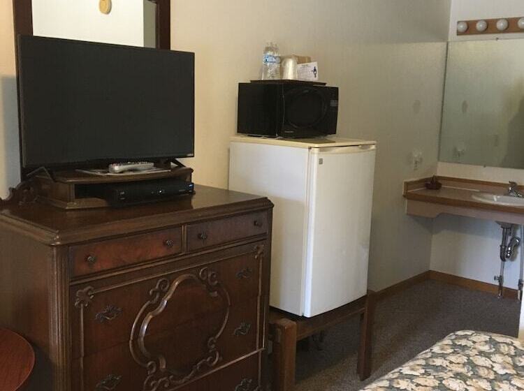 Scully S Manistee Outpost Motel