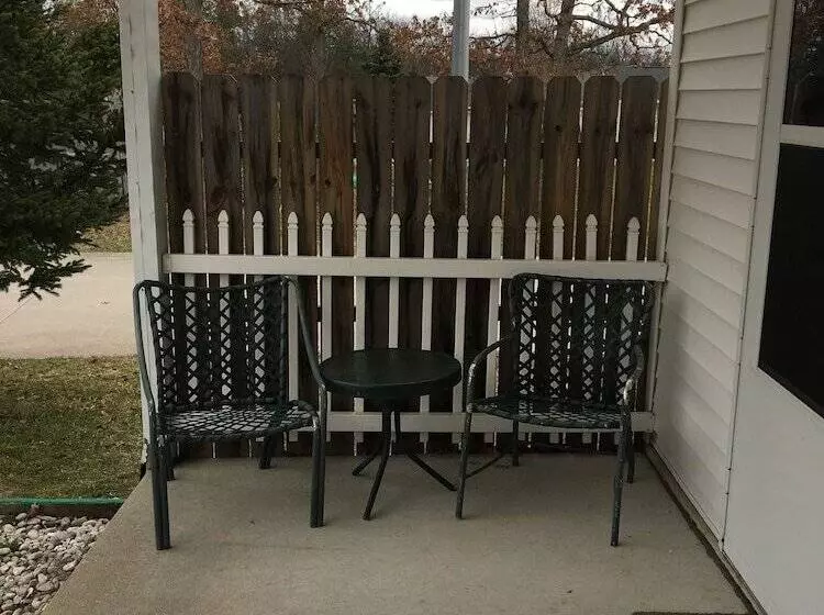 Scully S Manistee Outpost Motel