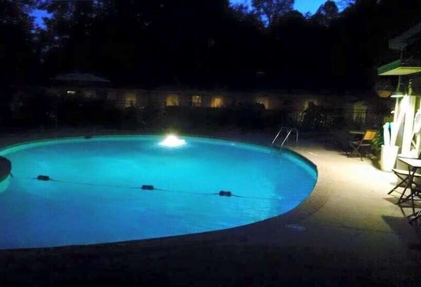 The Saugatuck Retro Resort Motel