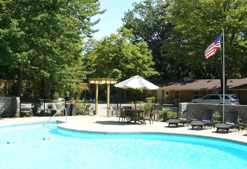 The Saugatuck Retro Resort Motel