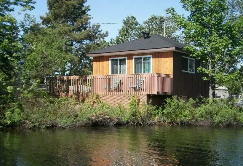 Waterfalls Lodge