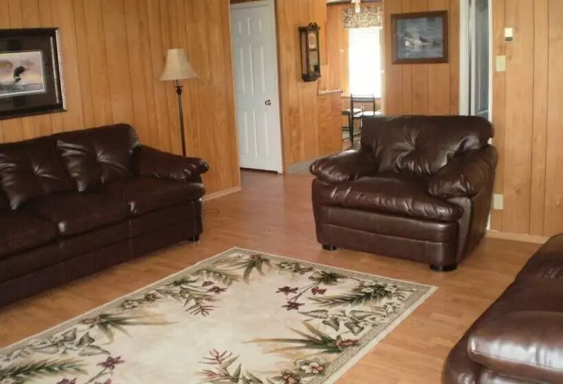 Waterfalls Lodge