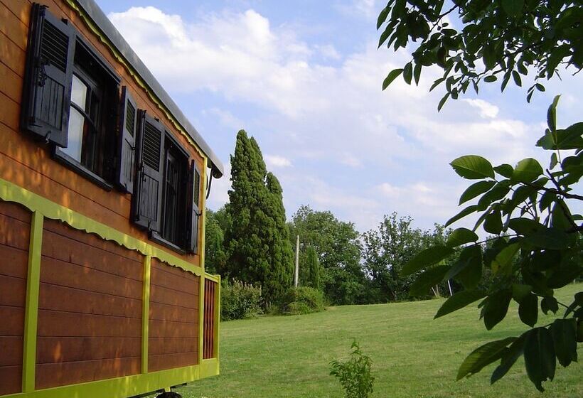 Хостел Les Roulottes Du Sud Ouest