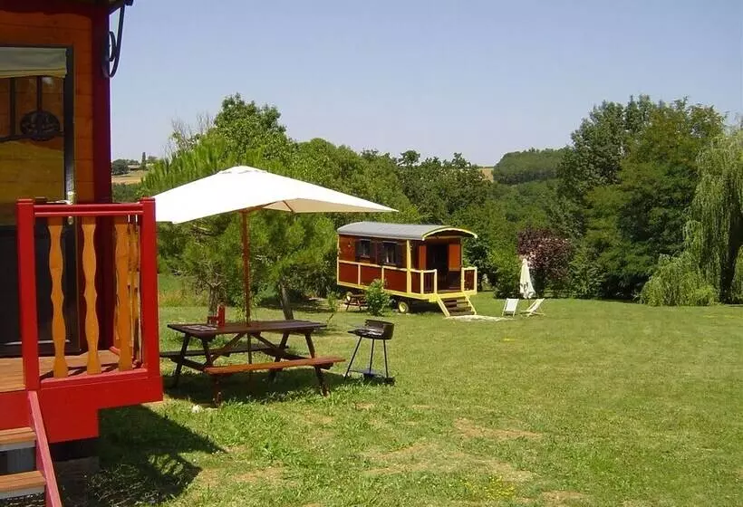 簡易ホテル Les Roulottes Du Sud Ouest