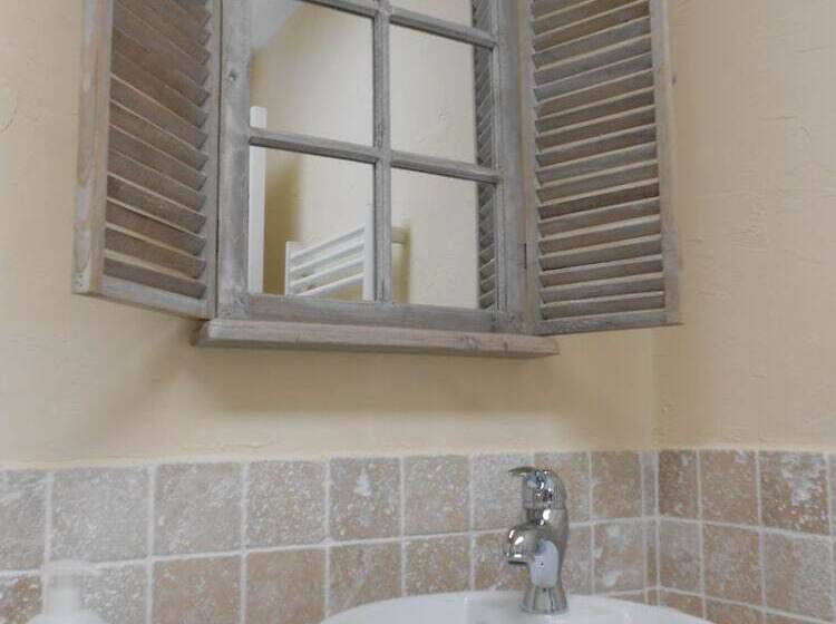 Хостел Les Roulottes Du Sud Ouest