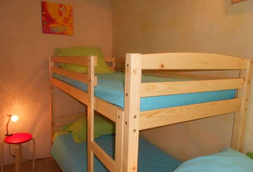 Хостел Les Roulottes Du Sud Ouest