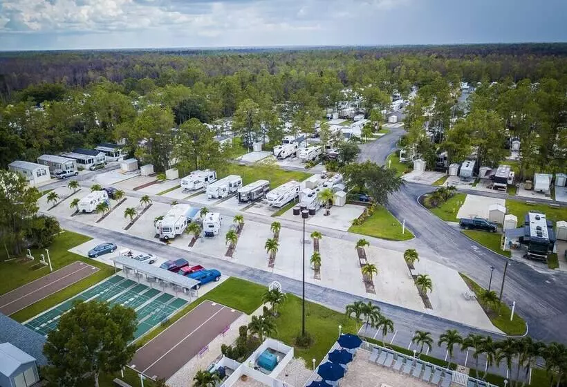 Hotelli Club Naples Rv Resort