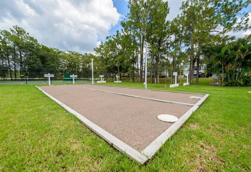 בית מלון כפרי Club Naples Rv Resort