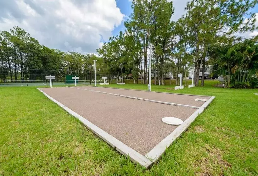 Hotelli Club Naples Rv Resort