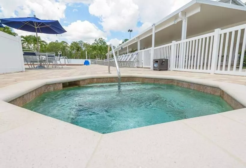 Hotelli Club Naples Rv Resort
