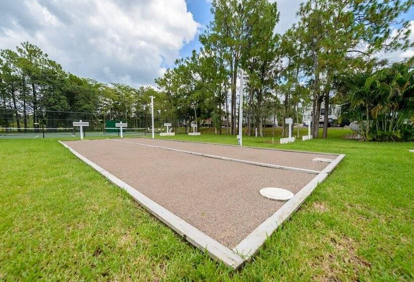 בית מלון כפרי Club Naples Rv Resort