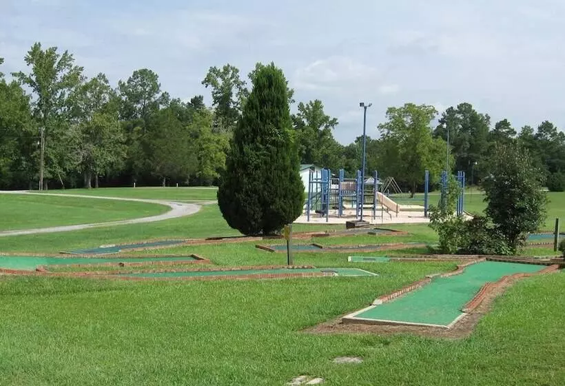 Hotelli Hidden Cove Rv Resort