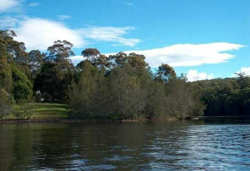 فندق Lakeshore Lodge