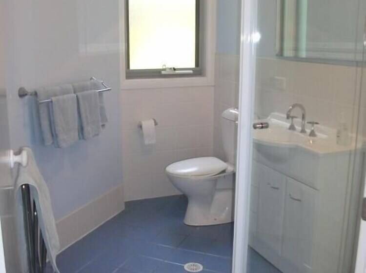 فندق Lakeshore Lodge